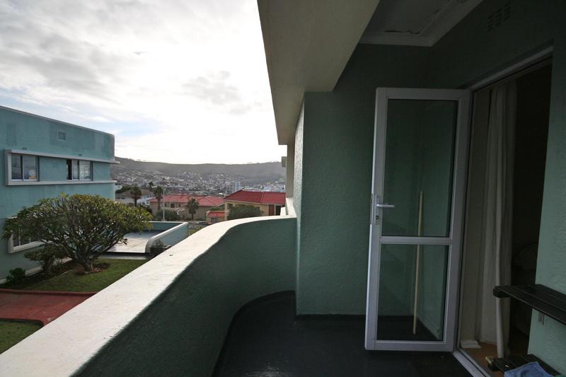 To Let 2 Bedroom Property for Rent in Vredehoek Western Cape